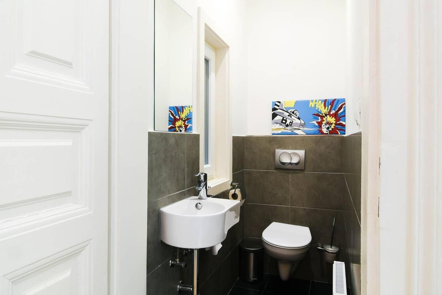 Central & Colorful Studio With Air Conditioning Budapeşte Dış mekan fotoğraf