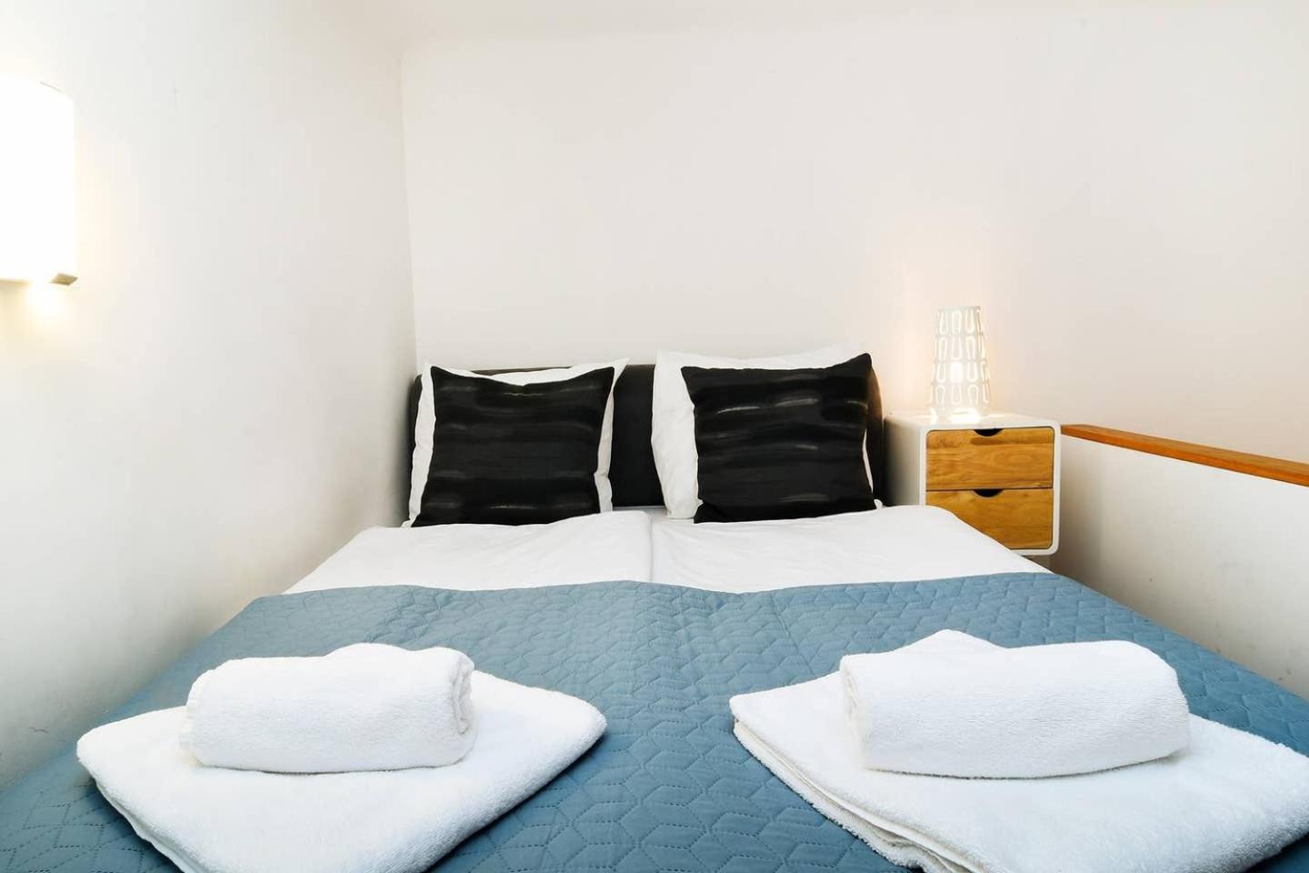 Central & Colorful Studio With Air Conditioning Budapeşte Dış mekan fotoğraf