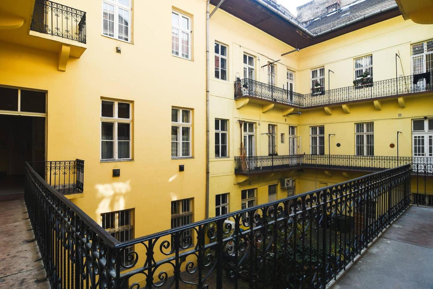 Central & Colorful Studio With Air Conditioning Budapeşte Dış mekan fotoğraf